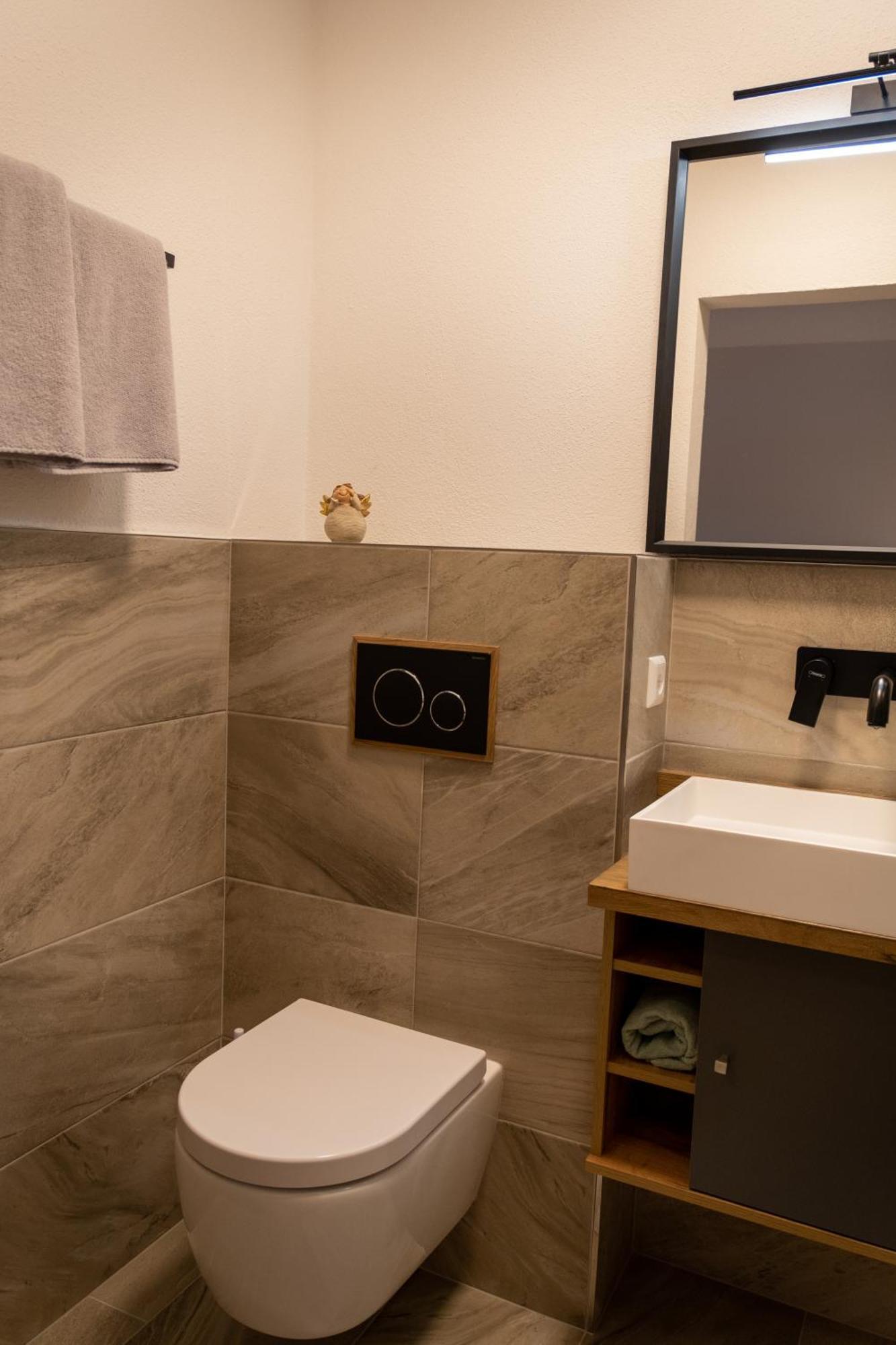 Appartement Ausblick Радщат Екстериор снимка